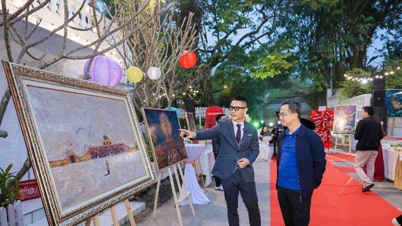 Họa sĩ 9X và câu chuyện phía sau hai bức sơn mài giá 100.000 USD