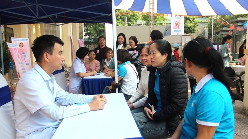Sôi nổi chương trình truyền thông và tư vấn tầm soát ung thư cho 400 phụ nữ xã Quốc Oai