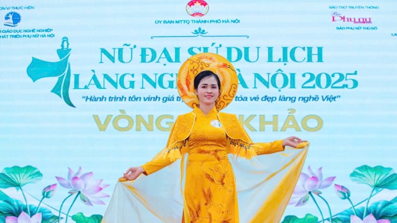 Người phụ nữ kể chuyện nghề xây dựng quê hương bằng niềm tự hào