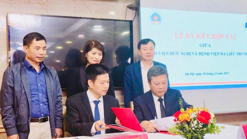 Bệnh viện Hữu Nghị ký kết hợp tác chuyên môn với Bệnh viện Da liễu Trung ương