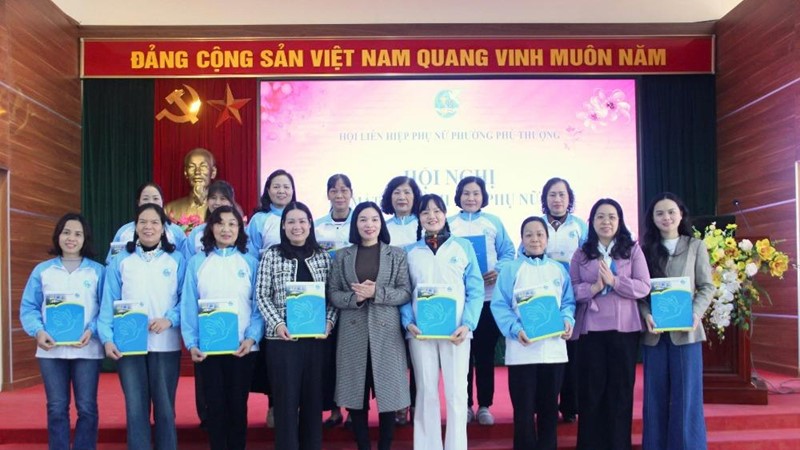 Phú Thượng cụ thể hóa Nghị quyết Đại hội phụ nữ Hà Nội bằng mô hình “Tổ phụ nữ số”