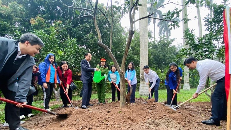 Tây Hồ triển khai công trình Tết trồng cây tại Khu Di tích Phủ Chủ tịch