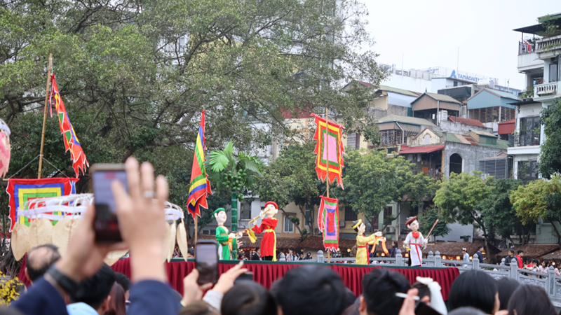Hà Nội lấy văn hóa làm nền tảng, lấy nhân dân làm trung tâm