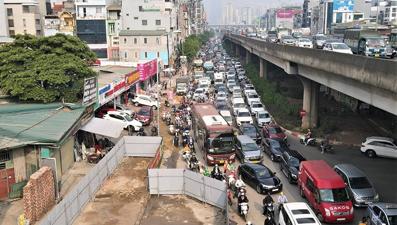 Yêu cầu nhanh chóng khắc phục ùn tắc trên đường Nguyễn Xiển