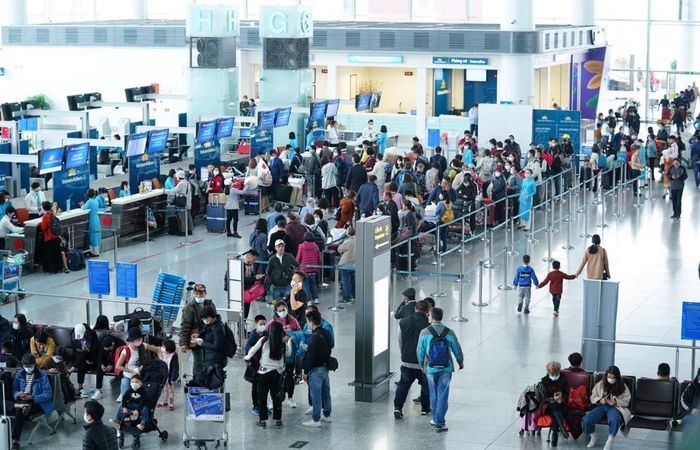 Khách qua sân bay Nội Bài tăng gần 100% so với cùng kỳ năm trước