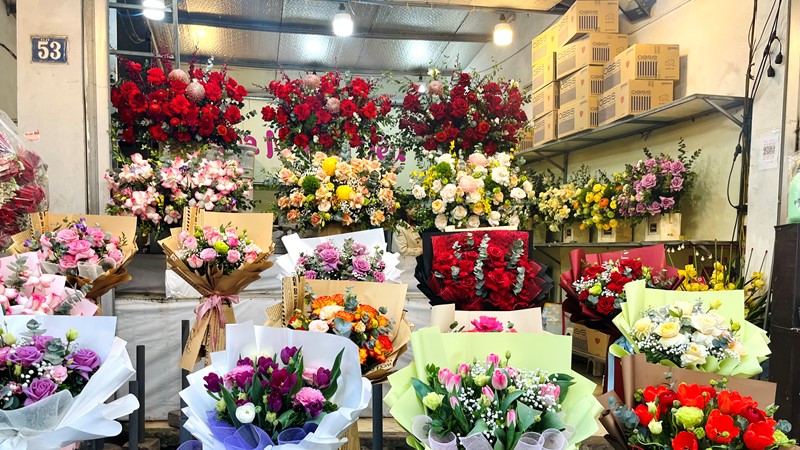 Sôi động thị trường quà tặng nhân ngày 8/3