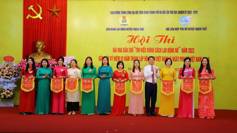 Sôi nổi hội thi hái hoa dân chủ “Tìm hiểu chính sách lao động nữ” năm 2023 
