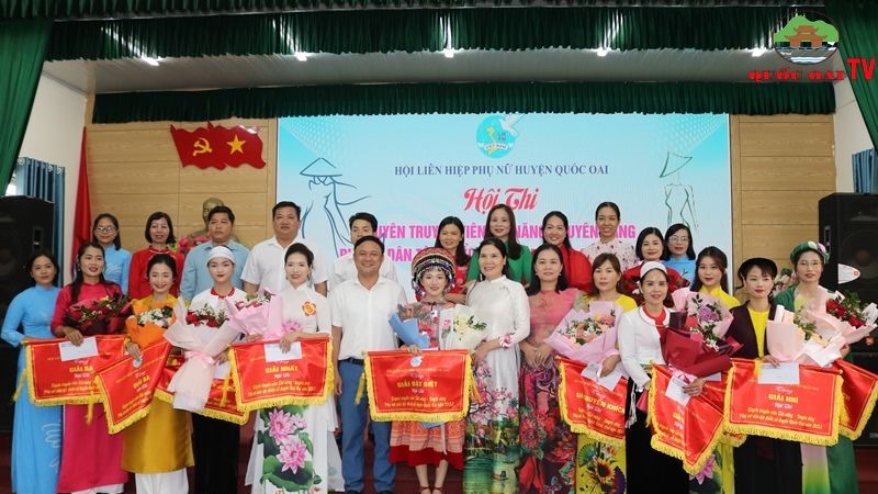 11 thí sinh tham dự hội thi “Tuyên truyền viên Tài năng, Duyên dáng” phụ nữ dân tộc thiểu số