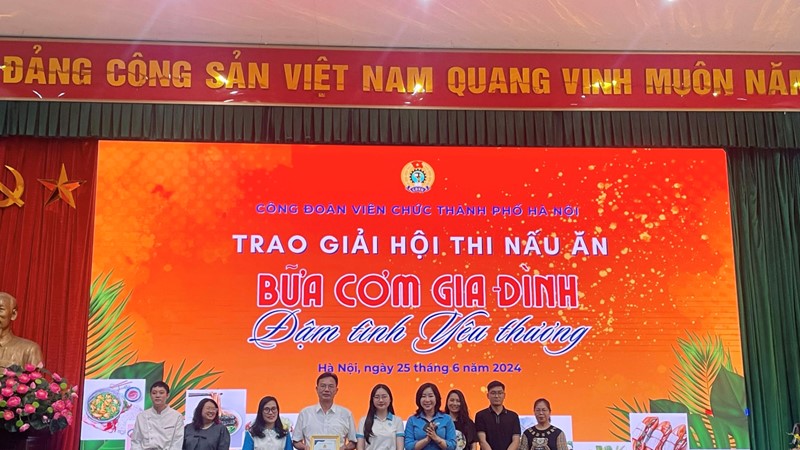 Công đoàn Cơ quan Hội LHPN Hà Nội đoạt giải Nhì tại Hội thi nấu ăn