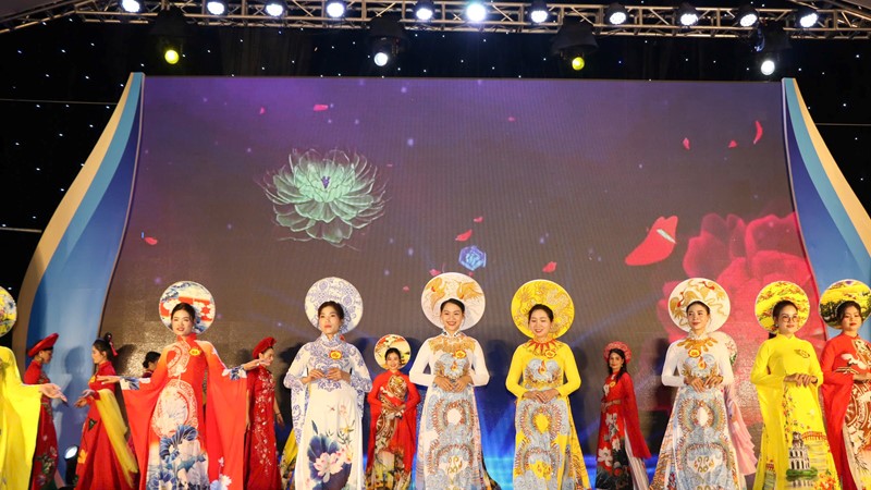 Tôn vinh vẻ đẹp áo dài từ chương trình “Duyên dáng Áo dài Mê Linh“