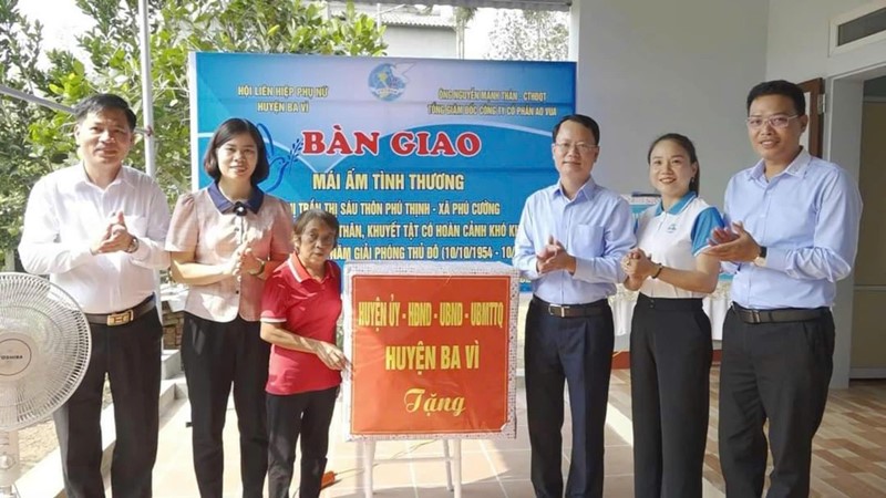 Hội LHPN huyện Ba Vì: Bàn giao nhà “Mái ấm tình thương” cho hội viên thuộc diện hộ nghèo, đơn thân trên địa bàn