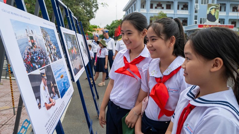 Triển lãm ảnh “Hoàng Sa, Trường Sa - Tổ quốc nơi đầu sóng” 