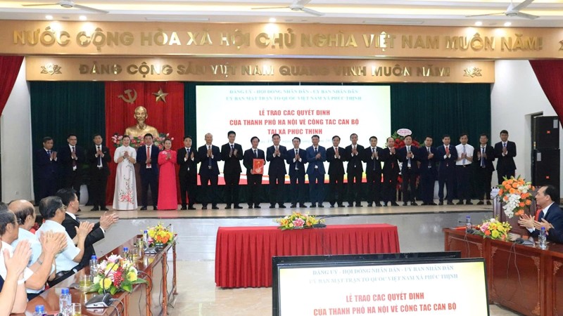 Công bố và trao Quyết định nhân sự nhân sự tại 3 xã: Phúc Thịnh, Thiên Lộc, Vĩnh Thanh
