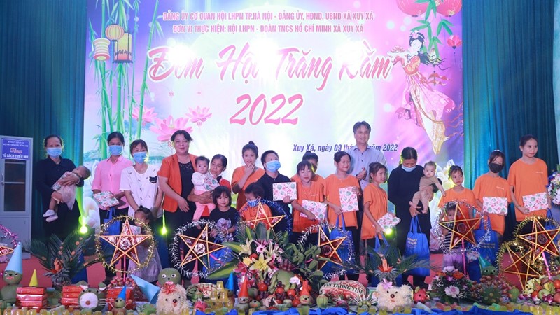 Đảng ủy cơ quan Hội LHPN Hà Nội: Mang “Đêm hội trăng rằm” tới với thiếu nhi huyện Mỹ Đức
