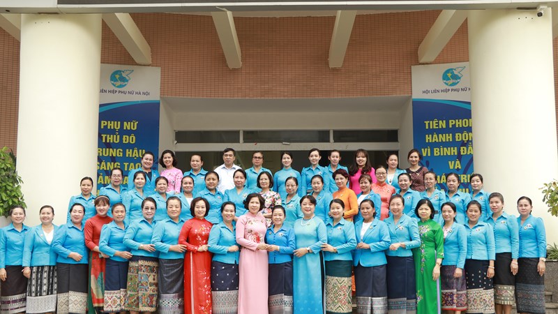 Chia sẻ kinh nghiệm với đoàn đại biểu lớp bồi dưỡng cán bộ Hội LHPN  Lào
