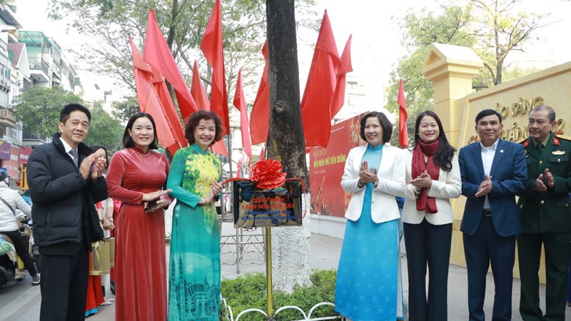 Gắn biển công trình kỷ niệm 50 năm chiến thắng “Hà Nội – Điện Biên Phủ trên không”