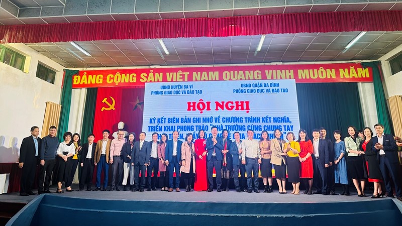Ký kết  triển khai phong trào “Nhà trường cùng chung tay phát triển, thầy cô cùng chia sẻ trách nhiệm, giai đoạn 2023 - 2025”
