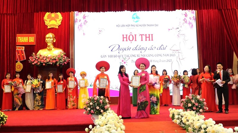 Phụ nữ Thanh Oai tự tin tỏa sáng trong Hội thi Duyên dáng áo dài