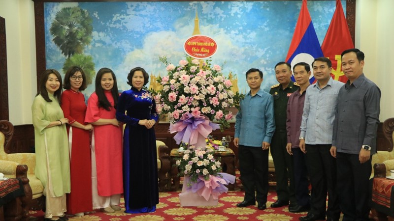 Hội LHPN Hà Nội: Thăm, chúc Tết cổ truyền Lào, Campuchia
