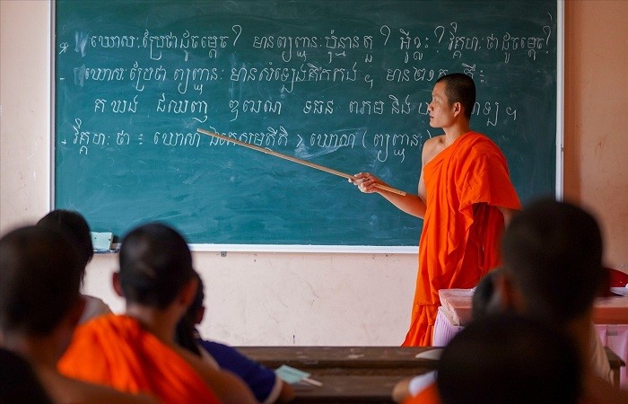 Đẩy mạnh dạy chữ cho học sinh dân tộc thiểu số