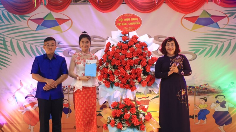 Chúc Tết và tham dự Lễ hội Chol Chnam Thmay tại trường Hữu nghị T80