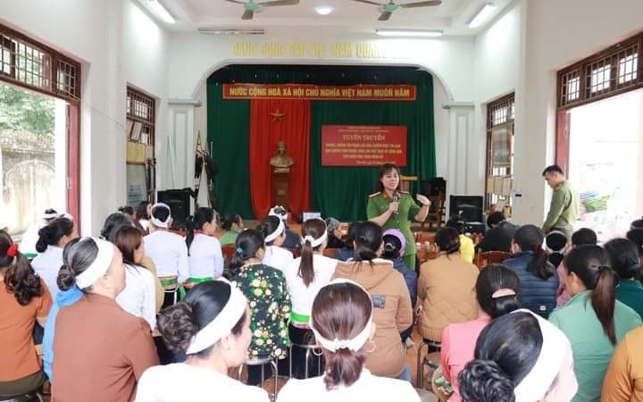 Hội LHPN huyện Chương Mỹ: Tuyên truyền pháp luật tới bà con dân tộc Mường