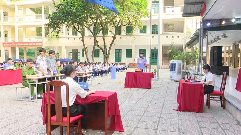 Hội LHPN huyện Đông Anh: Tuyên truyền pháp luật cho học sinh theo hình thức phiên tòa giả định
