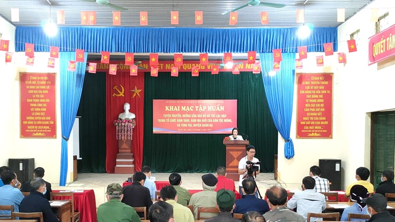 Tập huấn xóa bỏ hủ tục trong đồng bào dân tộc Mông