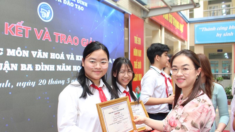 Phòng GD-ĐT quận Ba Đình: Trao giải cuộc thi Olympic cấp quận 