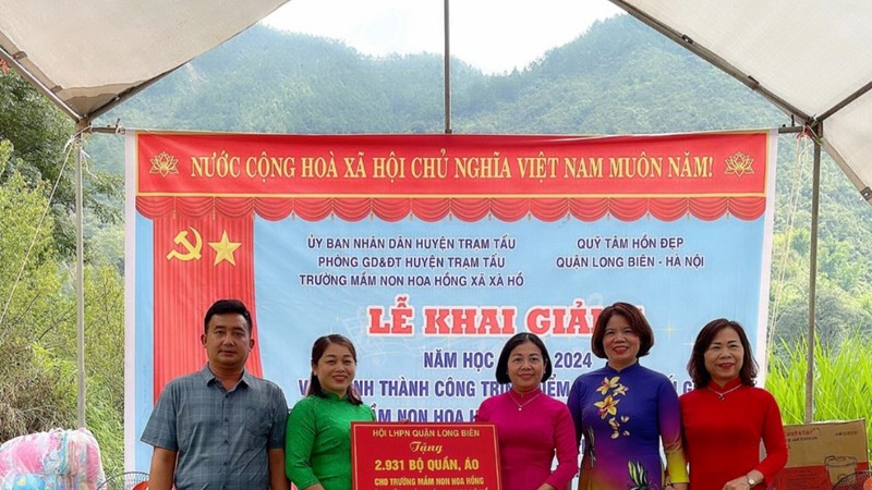 Hội LHPN quận Long Biên: Thăm, tặng quà trẻ em dân tộc thiểu số tại xã Xà Hồ, tỉnh Yên Bái