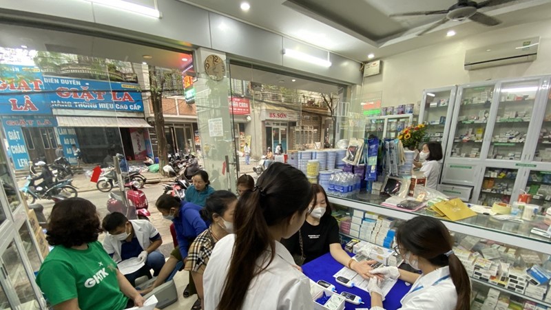 Gần 10.000 người dân được tầm soát các bệnh không lây nhiễm miễn phí tại Hà Nội và TP. Hồ Chí Minh