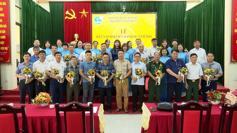 Hội LHPN xã Kim Chung, huyện Hoài Đức: Kết nạp 20 hội viên danh dự là nam giới