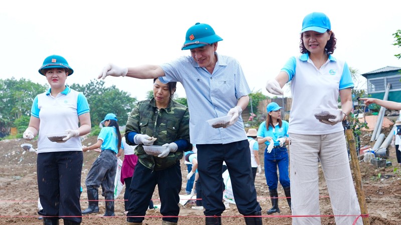 Hội LHPN quận Ba Đình: Quyết tâm biến khu vực bờ vở sông Hồng thành điểm sáng về bảo vệ môi trường