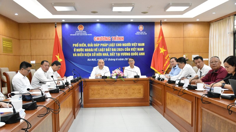 Phổ biến, giải đáp pháp luật cho người Việt Nam ở nước ngoài
