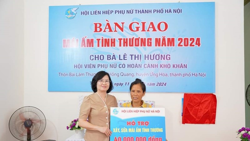 Hội LHPN Hà Nội bàn giao Mái ấm tình thương cho hội viên phụ nữ khó khăn huyện Ứng Hòa
