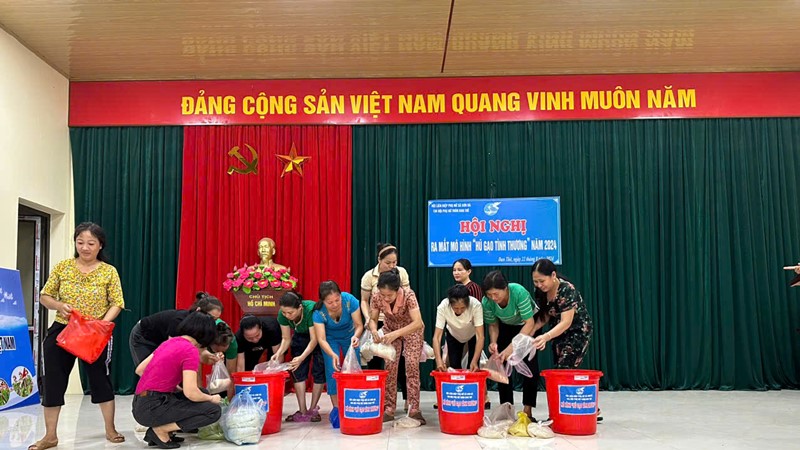 Hũ gạo tình thương của phụ nữ Sơn Đà