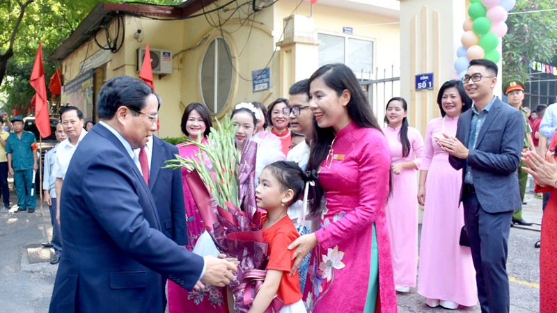 Thủ tướng Phạm Minh Chính dự Lễ khai giảng năm học mới tại trường PTCS Nguyễn Đình Chiểu