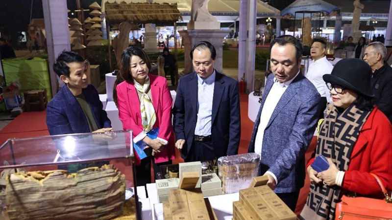 Sôi động Phiên chợ đặc sản, hàng quà tặng, thủ công mỹ nghệ, OCOP tại Thủ đô