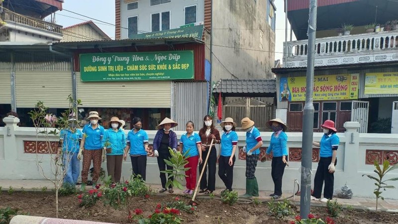 Các cấp Hội LHPN huyện Đông Anh: Ra quân tổng vệ sinh môi trường