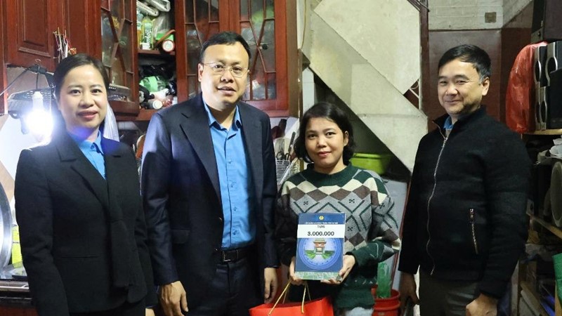 Công đoàn Thủ đô chăm lo lao động nữ có hoàn cảnh khó khăn