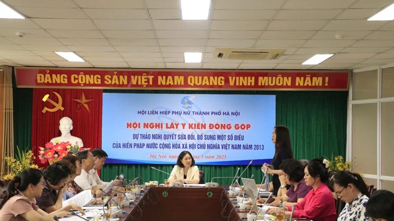 Hội LHPN Hà Nội lấy ý kiến đóng góp Dự thảo sửa đổi, bổ sung Hiến pháp 2013