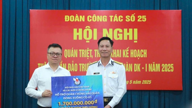 100 lãnh đạo, phóng viên các cơ quan báo chí, Hội nhà báo thăm Trường Sa, nhà giàn DK1