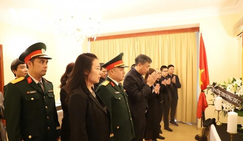 Đại sứ quán Việt Nam tại các nước tổ chức lễ viếng nguyên Chủ tịch nước Trần Đức Lương