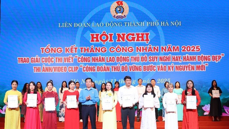 Báo Phụ nữ Thủ đô giành giải Ba cuộc thi viết về công nhân lao động