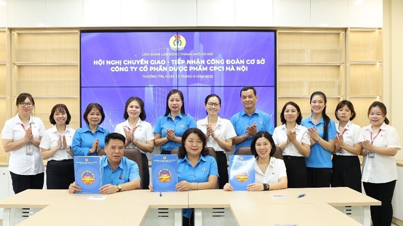 Bàn giao các Công đoàn cơ sở tại huyện Thường Tín về LĐLĐ thành phố Hà Nội