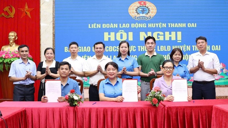 Bàn giao 40 Công đoàn cơ sở tại huyện Thanh Oai về LĐLĐ thành phố Hà Nội