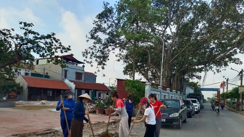 Hội LHPN xã Thư Lâm: Góp sức gìn giữ môi trường cảnh quan xanh, sạch, đẹp