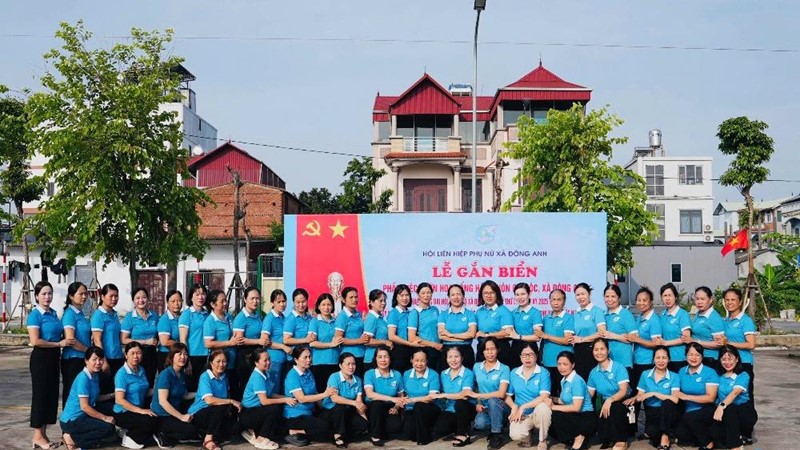 Phụ nữ xã Đông Anh: Gắn biển phần việc chào mừng Đại hội Đảng các cấp nhiệm kỳ 2025-2030