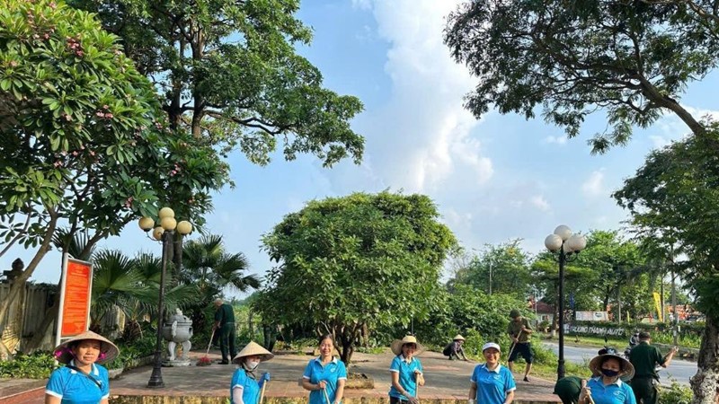 Mở đầu chuỗi hoạt động "Ngày cuối tuần xanh" tháng 8 của phụ nữ Đông Anh