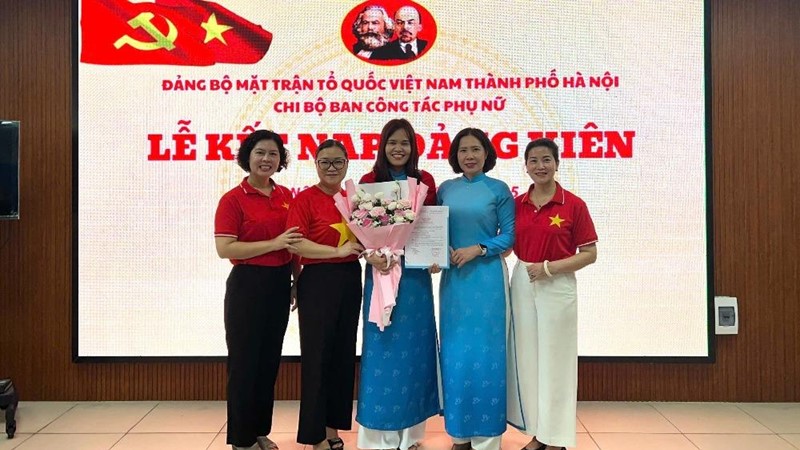 Chi bộ Ban Công tác Phụ nữ: Kết nạp Đảng cho quần chúng ưu tú